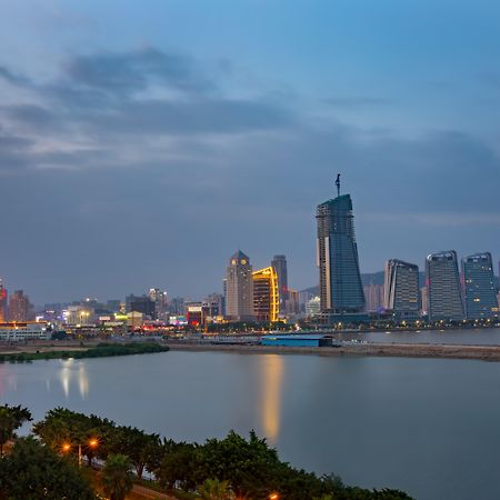 Crowne Plaza Macau By Ihg Hotel Екстериор снимка Nanhai skyline