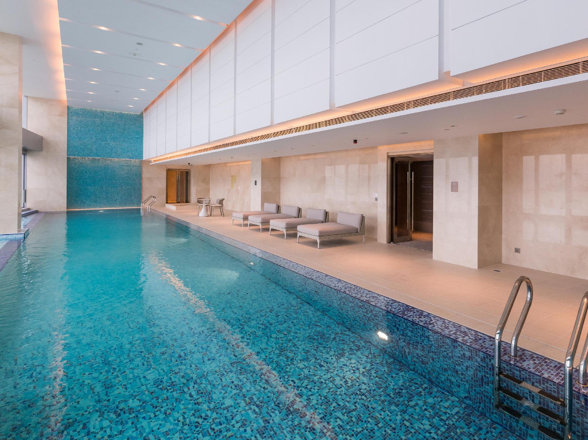 Crowne Plaza Macau By Ihg Hotel Екстериор снимка The swimming pool at The Hari