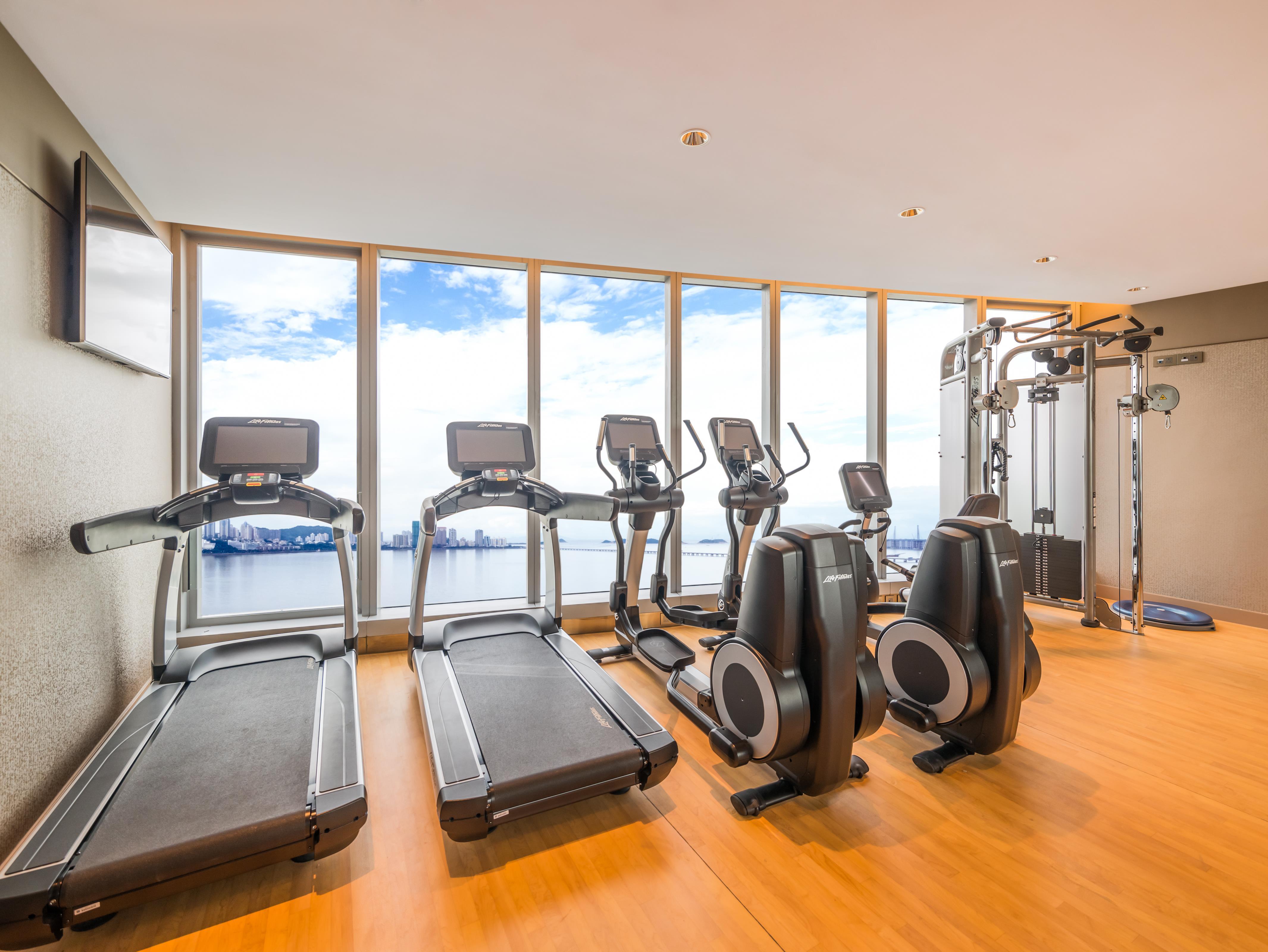 Crowne Plaza Macau By Ihg Hotel Екстериор снимка The gym at the hotel