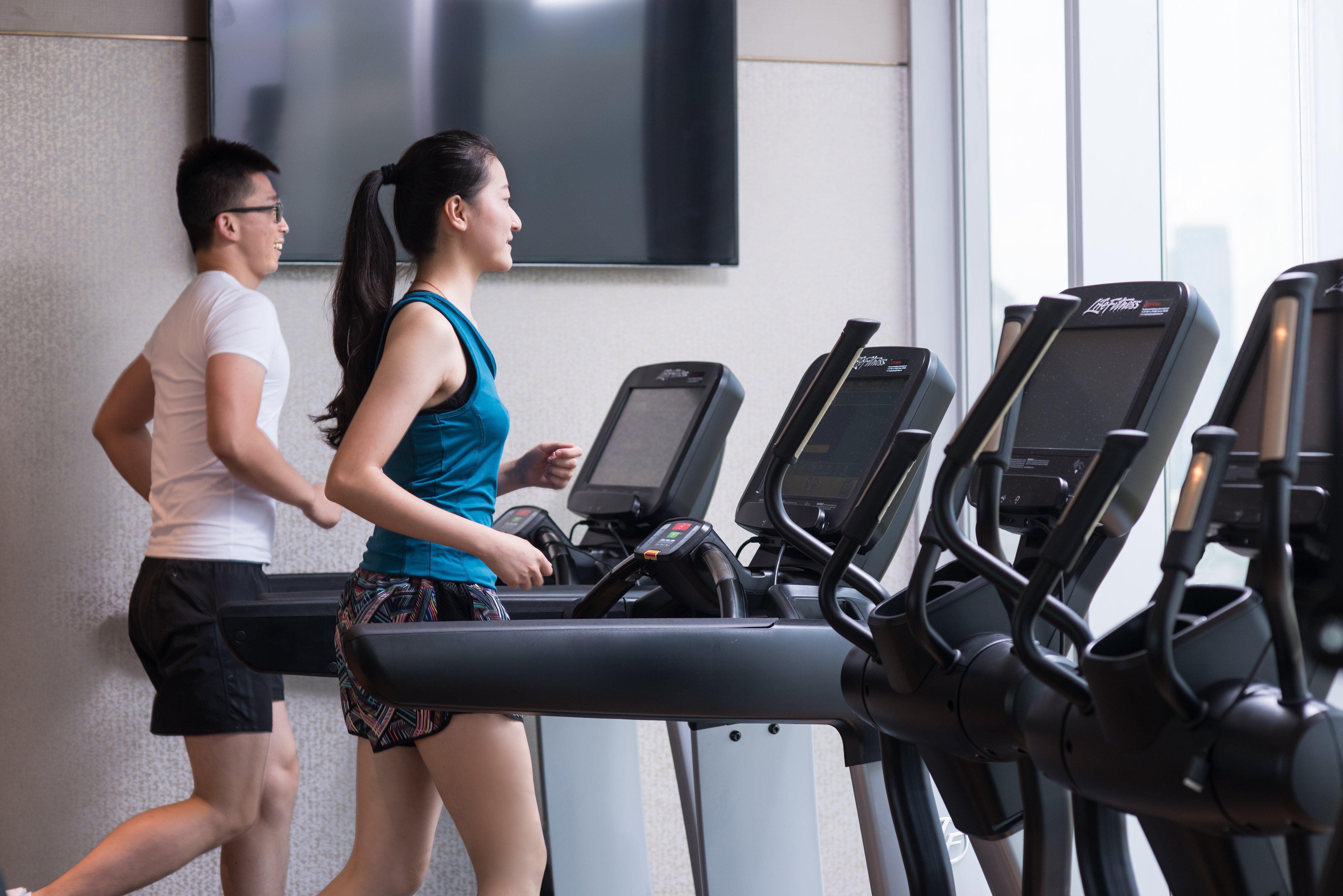 Crowne Plaza Macau By Ihg Hotel Екстериор снимка People running on treadmills