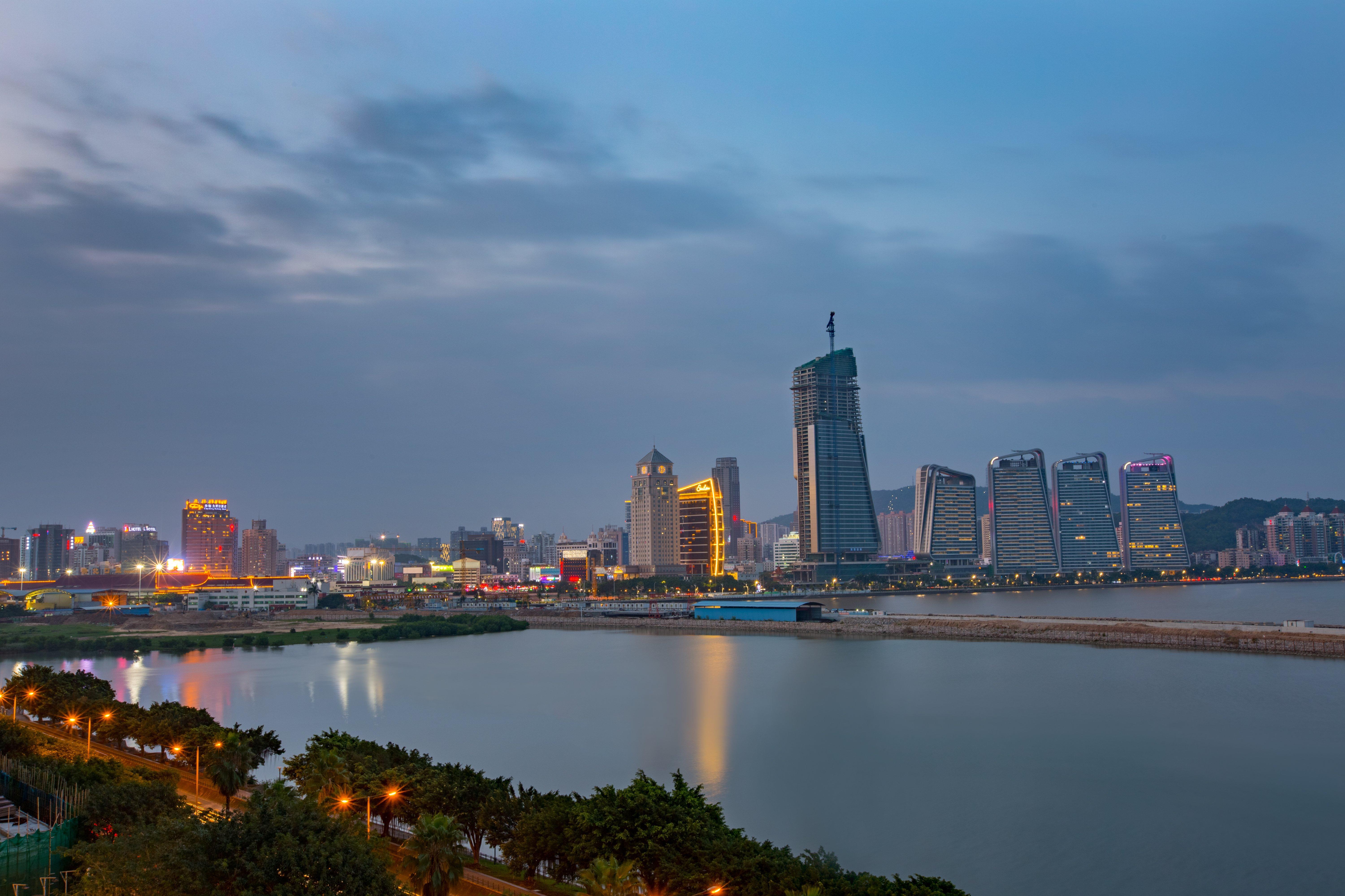 Crowne Plaza Macau By Ihg Hotel Екстериор снимка Nanhai skyline