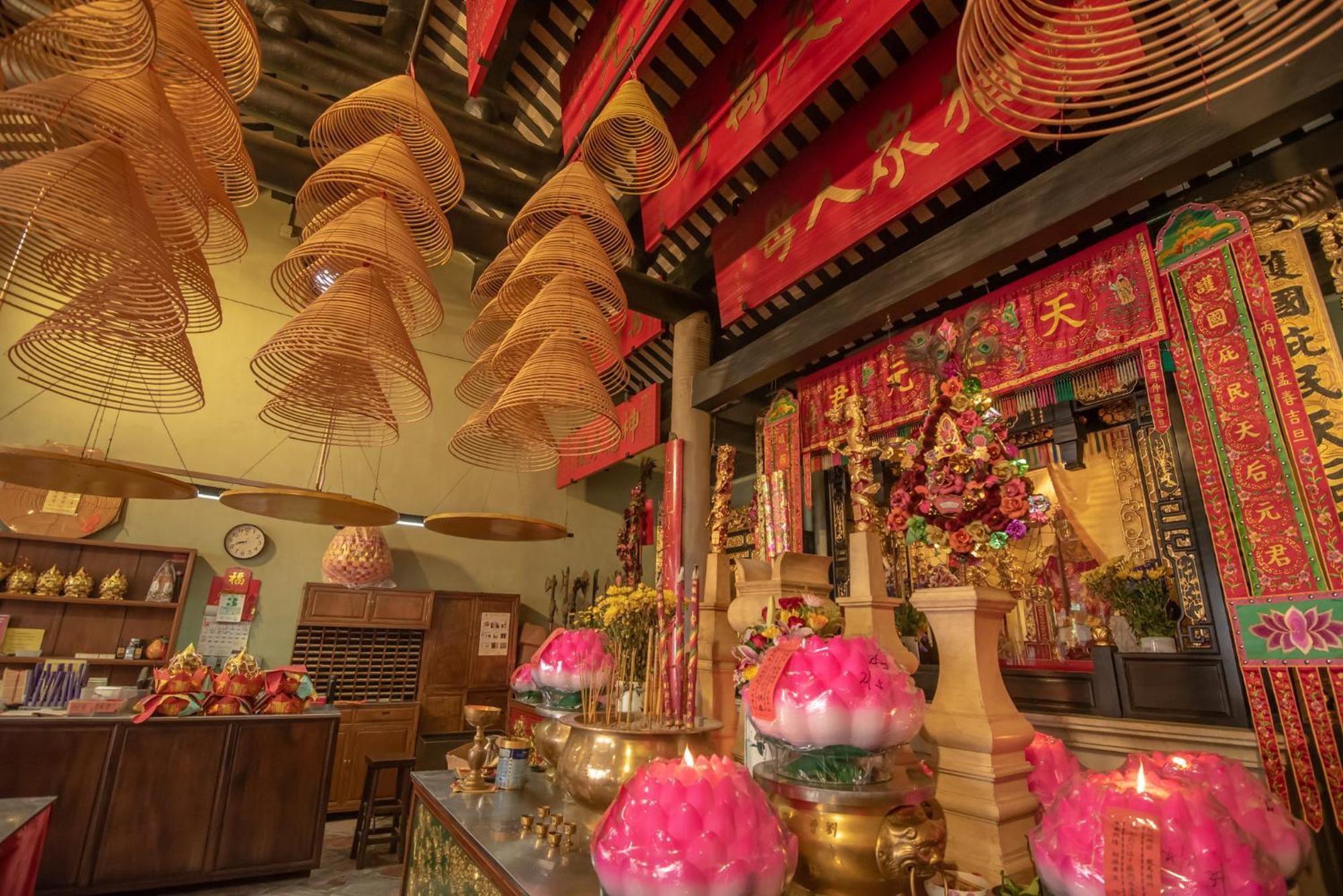 Crowne Plaza Macau By Ihg Hotel Екстериор снимка Interior of the temple