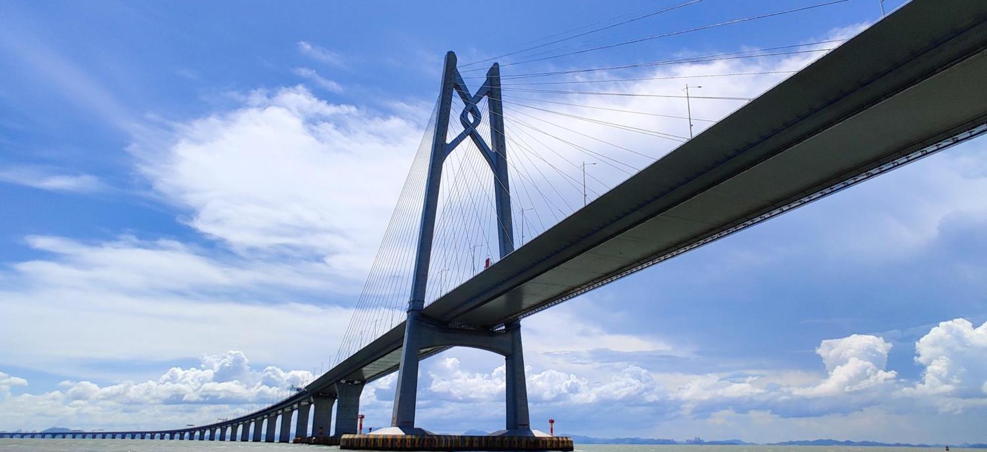 Crowne Plaza Macau By Ihg Hotel Екстериор снимка The Yangzhou Yangtze Bridge