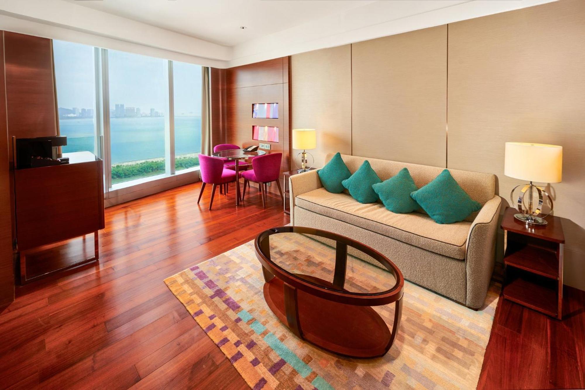 Crowne Plaza Macau By Ihg Hotel Екстериор снимка A suite at the hotel