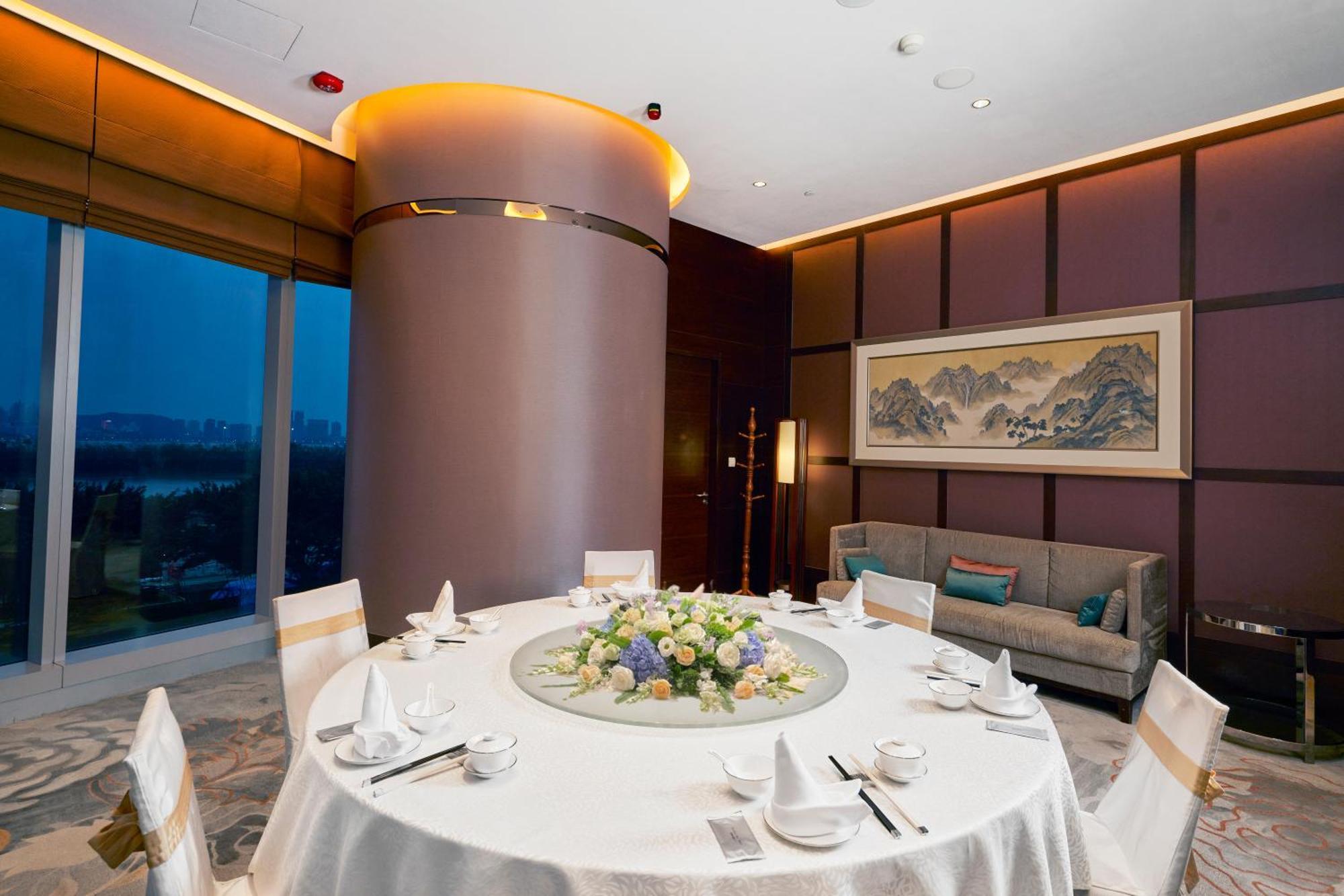 Crowne Plaza Macau By Ihg Hotel Екстериор снимка A private dining room at the restaurant