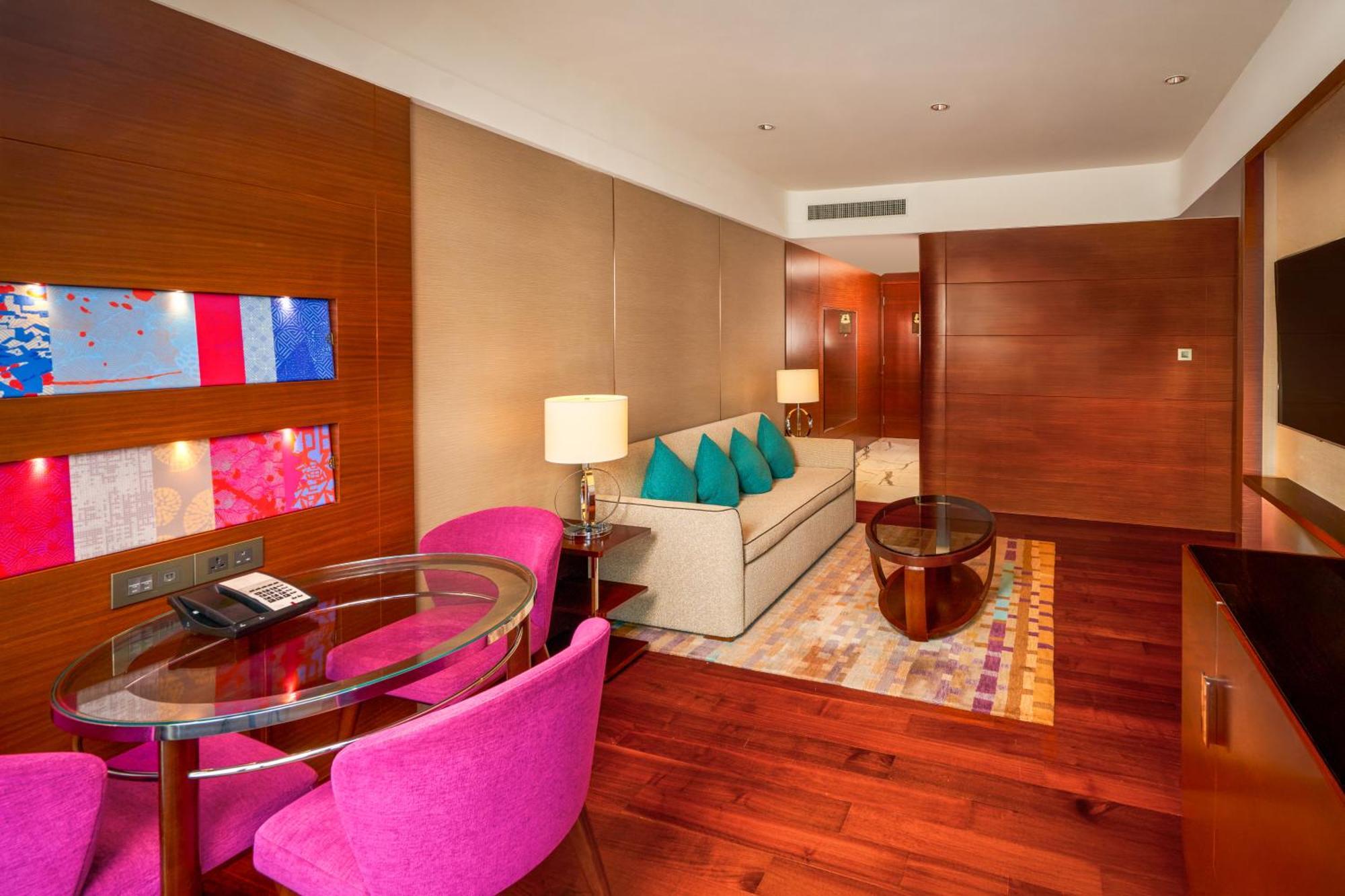 Crowne Plaza Macau By Ihg Hotel Екстериор снимка Suite at the Park, Hyderabad