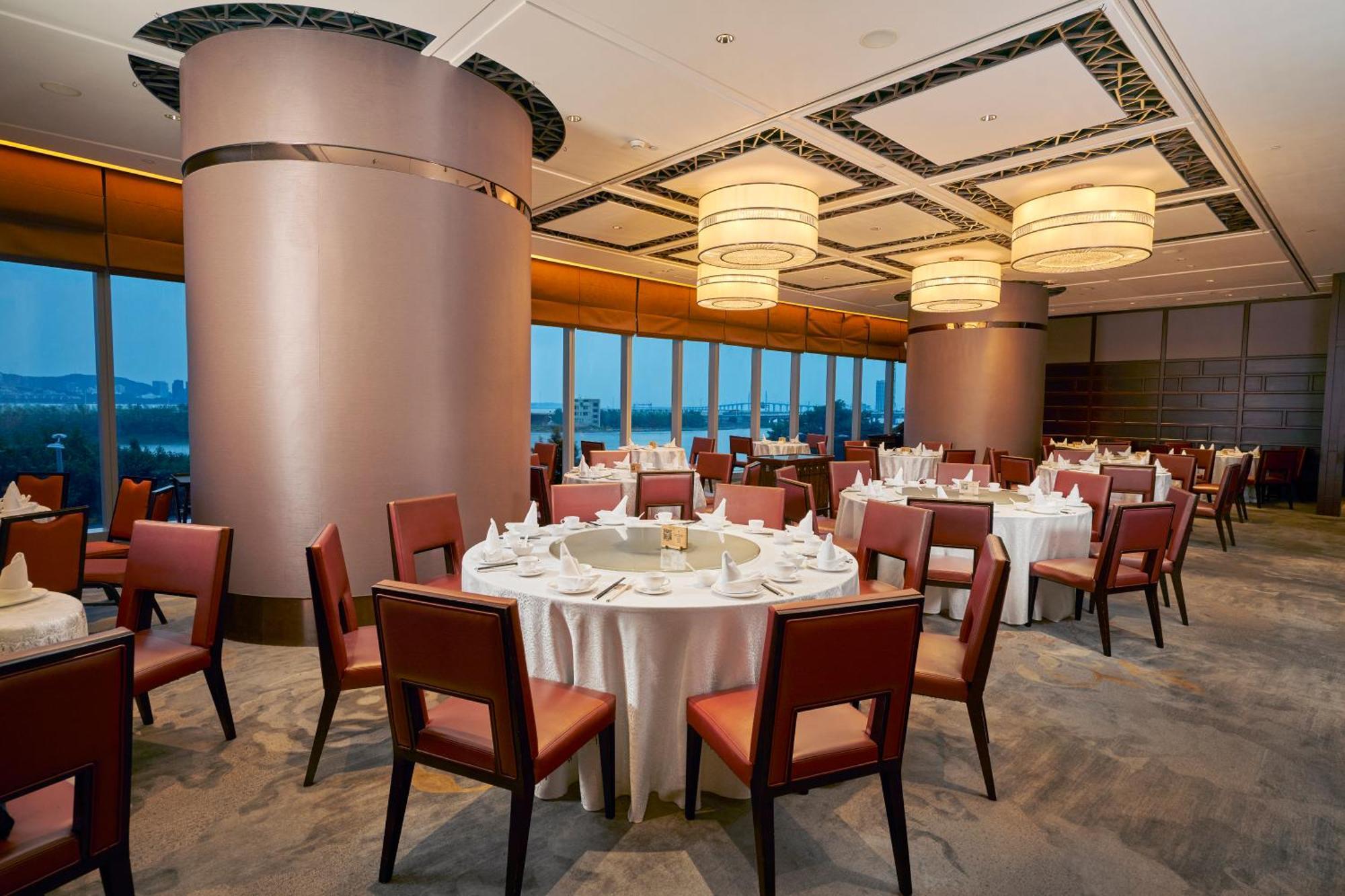 Crowne Plaza Macau By Ihg Hotel Екстериор снимка The interior of Jade Room
